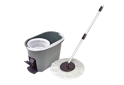 Rotating Mop Helps People Who Hate Getting Their Hands Dirty